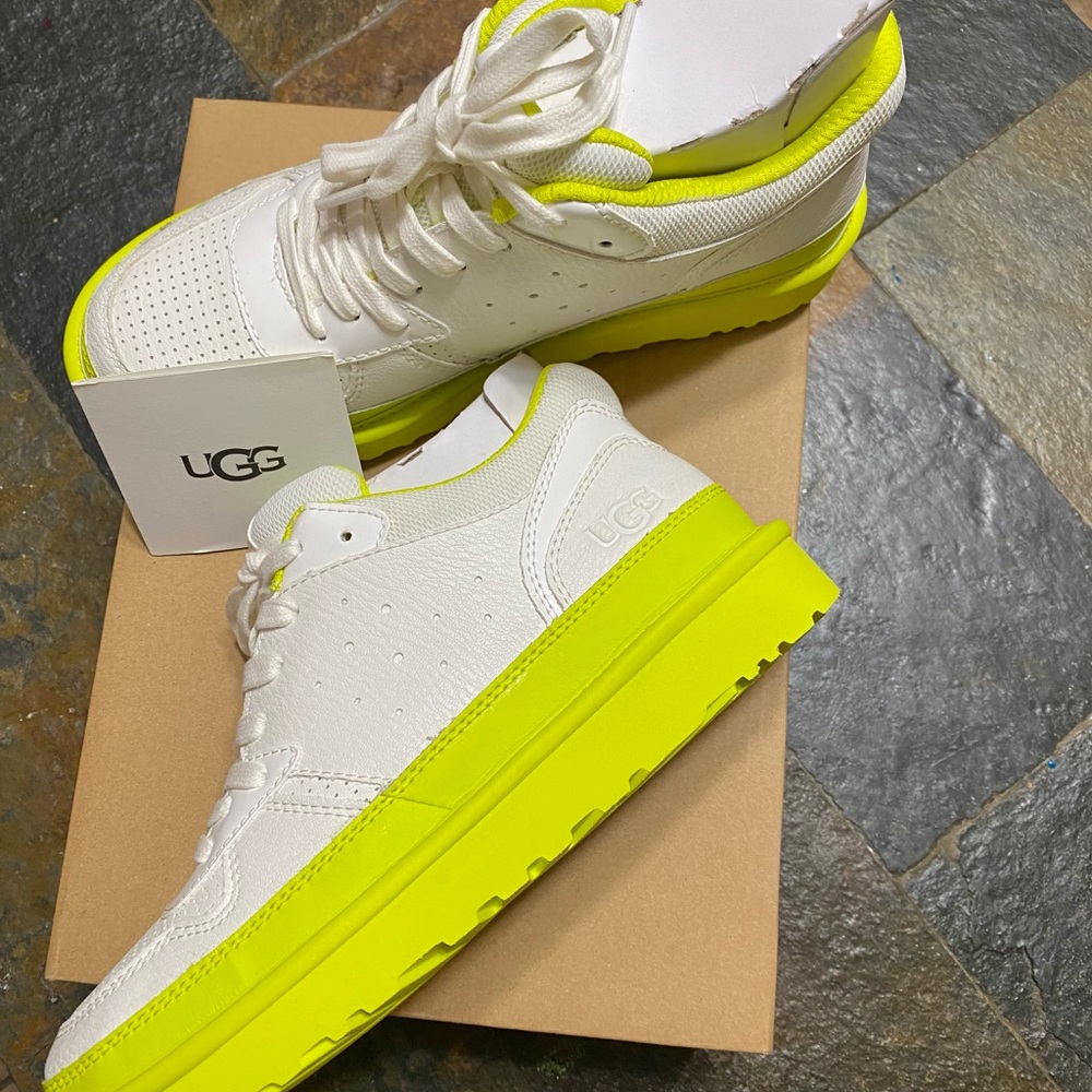 UGG
Highland Sneaker Size 9